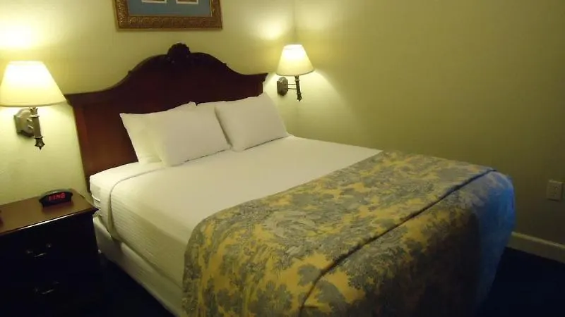 Patrick Henry Square Hotel Williamsburg